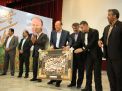 گزارش تصویری از اهداء جوایز  در همایش تجلیل از پرفسور علی اکبر جلالی چهره ماندگار شهرستان شاهرود 
